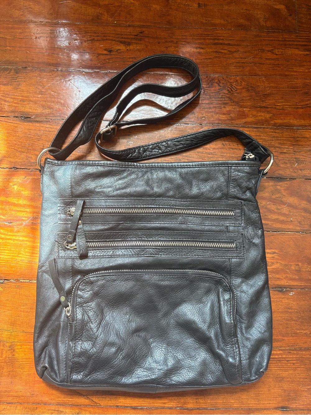 Black 100% Leather Messenger Bag with Multiple Zip Pockets - Picture 1 of 6